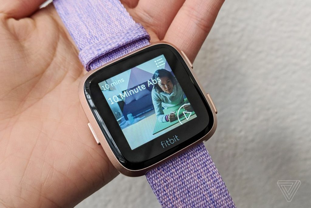 El-nuevo-Fitbit-Versa-un-reloj-inteligente-que-dará-revisión-a-salud-en-mujeres