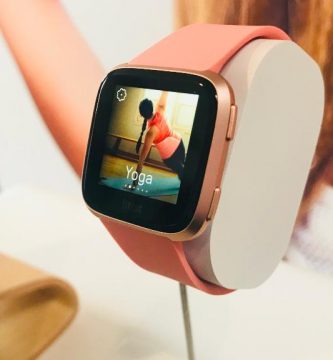 El-nuevo-Fitbit-Versa-un-reloj-inteligente-que-dará-revisión-a-salud-en-mujeres