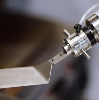 Innovación-Conoce-a-Flippy-el-robot-que-voltea-hamburguesas