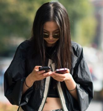 Qué-es-el-Tech-Neck-y-cómo-puede-ser-tratado