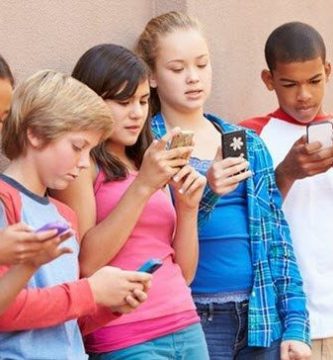 Apps-WhatsApp-evalúa-aumentar-la-edad-mínima-a-16-años