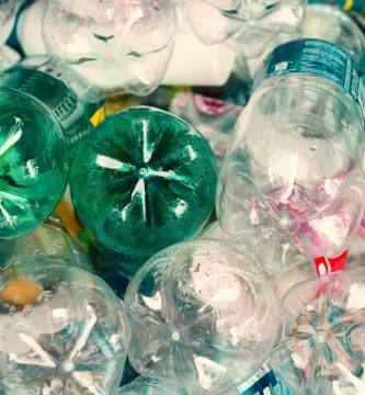 Desarrollan-una-enzima-que-come-plástico-y-revolucionará-el-reciclaje