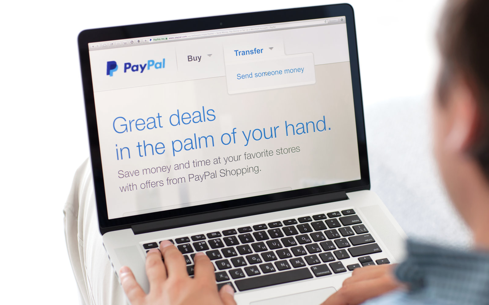 PayPal comenzaría a ofrecer tarjetas de débito y depósitos de cheques